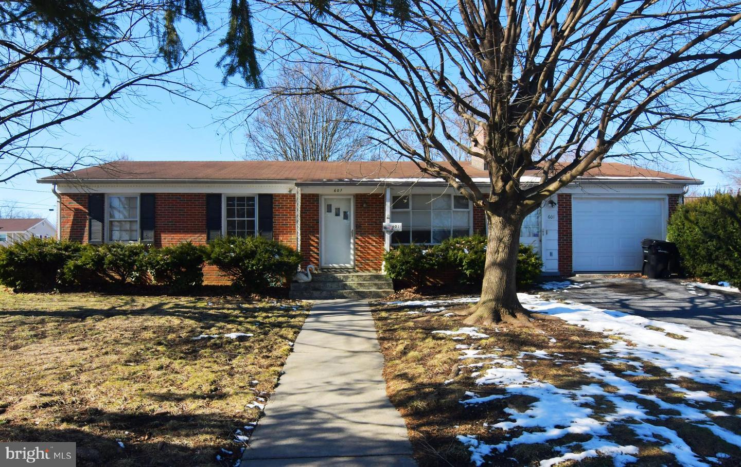 Property Photo: 601 Fairview Avenue VA 22601