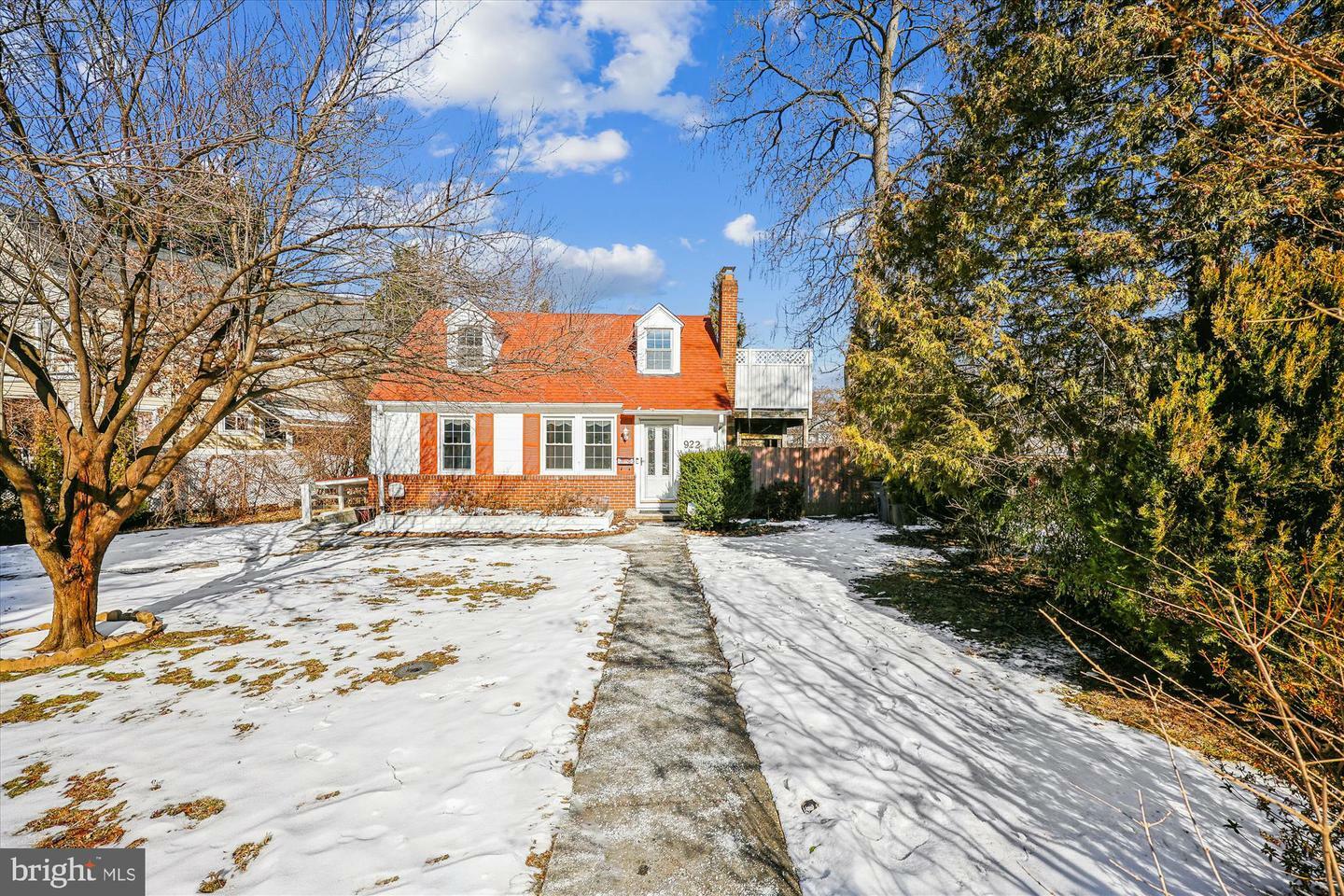 Property Photo:  922 Crawford Drive  MD 20851 