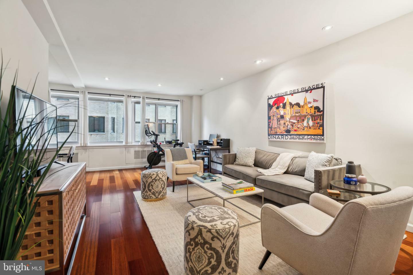 Property Photo:  220 W Rittenhouse Square 10D  PA 19103 