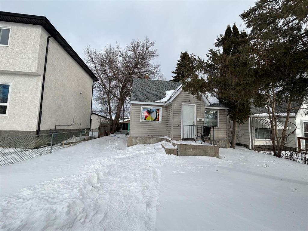 Property Photo:  1925 William Avenue  MB R2R 0C1 