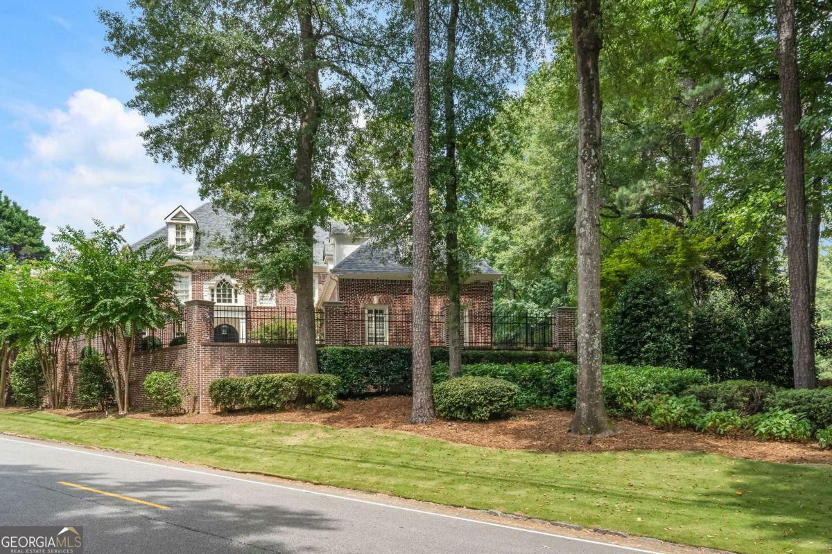 Property Photo:  1446 W Wesley Road NW  GA 30327 