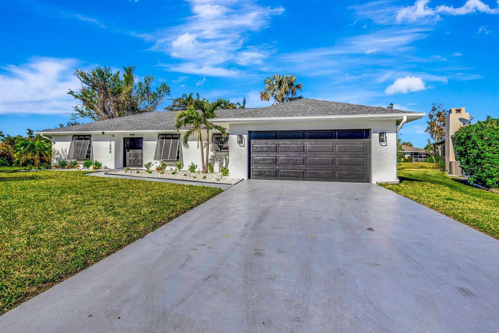 Property Photo:  1608 Honey Court  FL 34293 