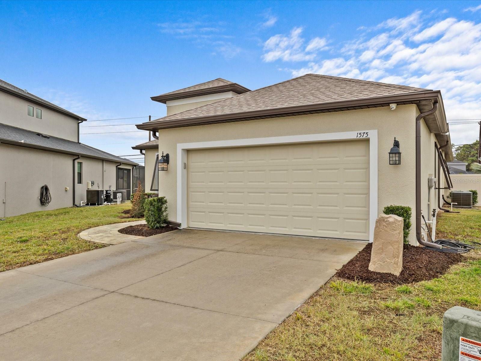 Property Photo:  1575 N River Circle  FL 34689 