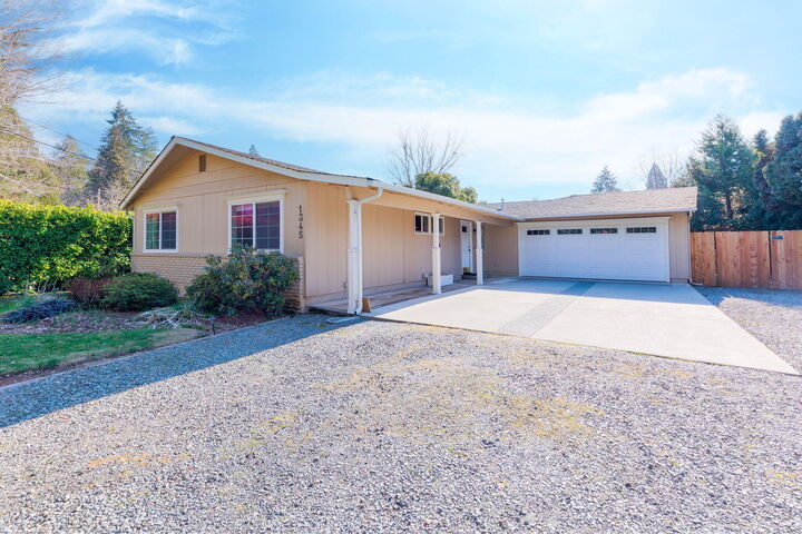 1345 E Park Street  Grants Pass OR 97527 photo