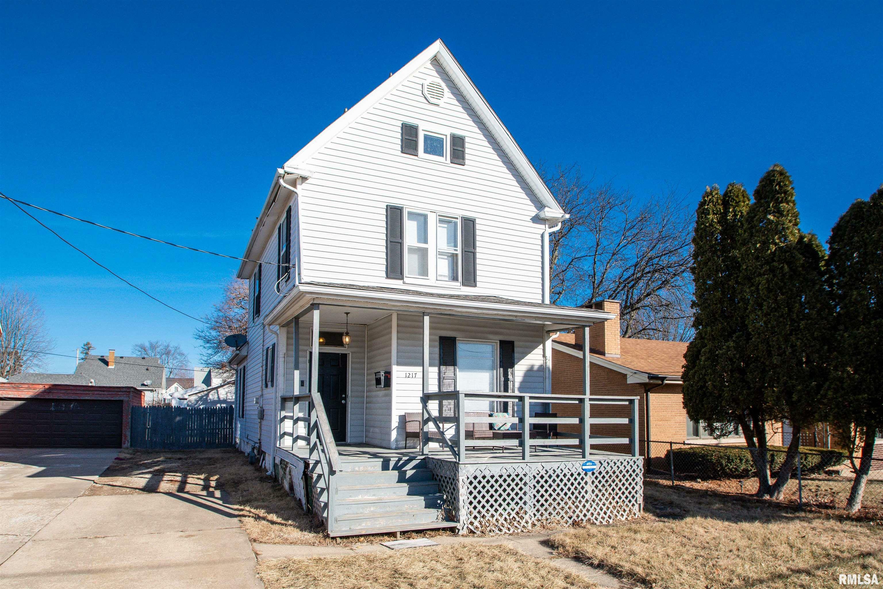 Property Photo:  1217 W Gilbert Avenue  IL 61604 