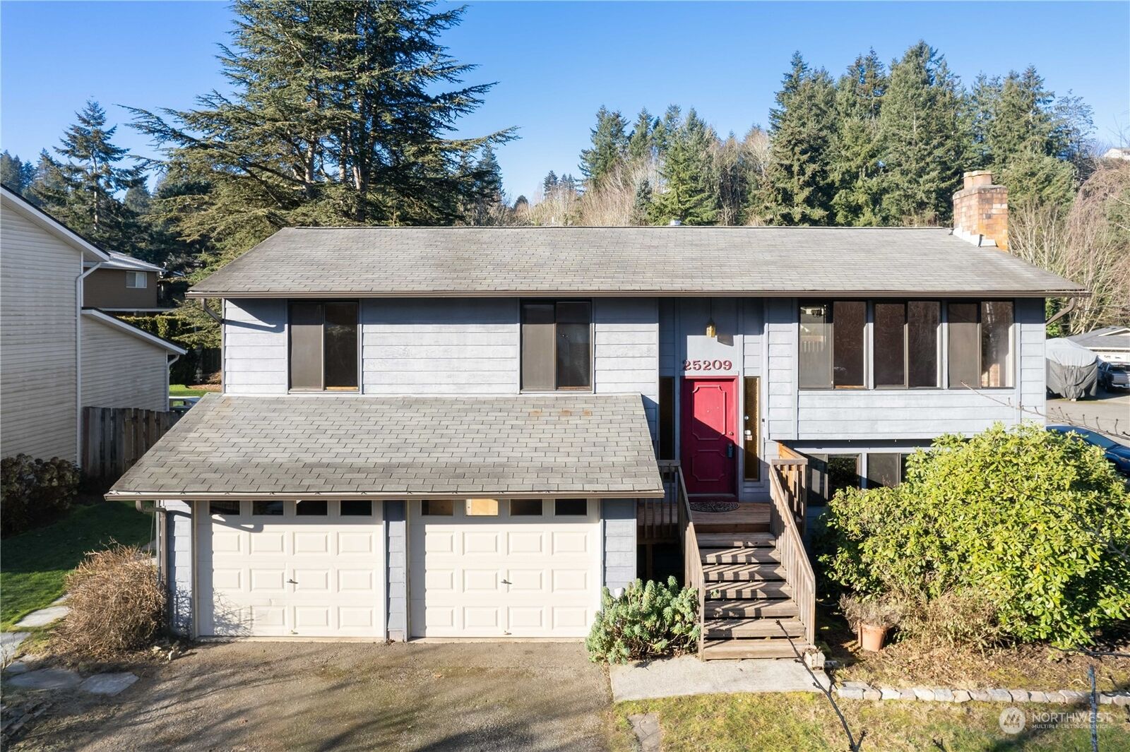 Property Photo: 25209 45th Avenue S WA 98032