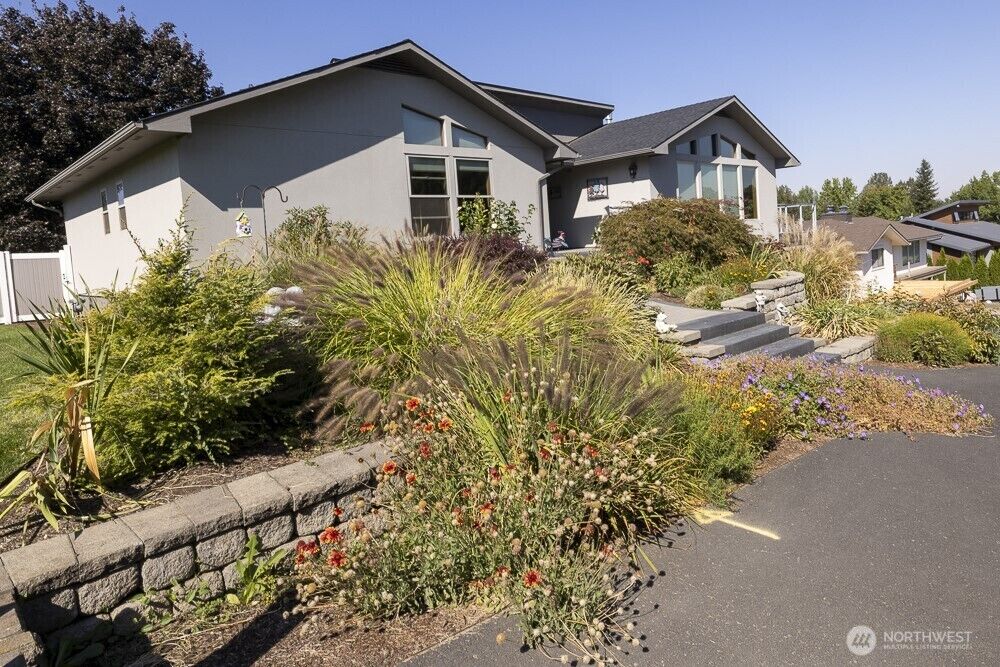 Property Photo:  2425  Country Club Road  WA 99362 