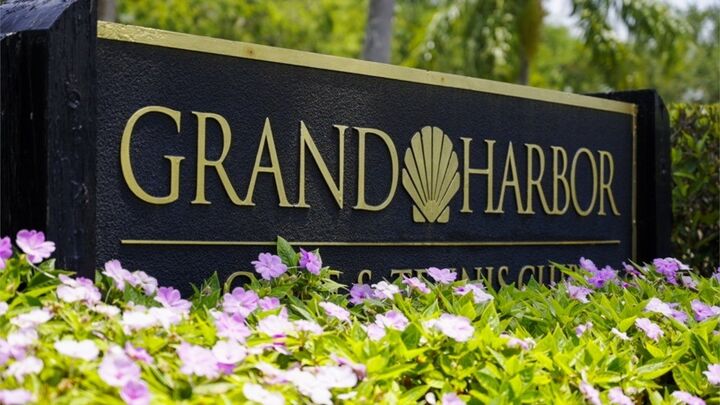 Property Photo:  4806 Laguna Village Way  FL 32967 
