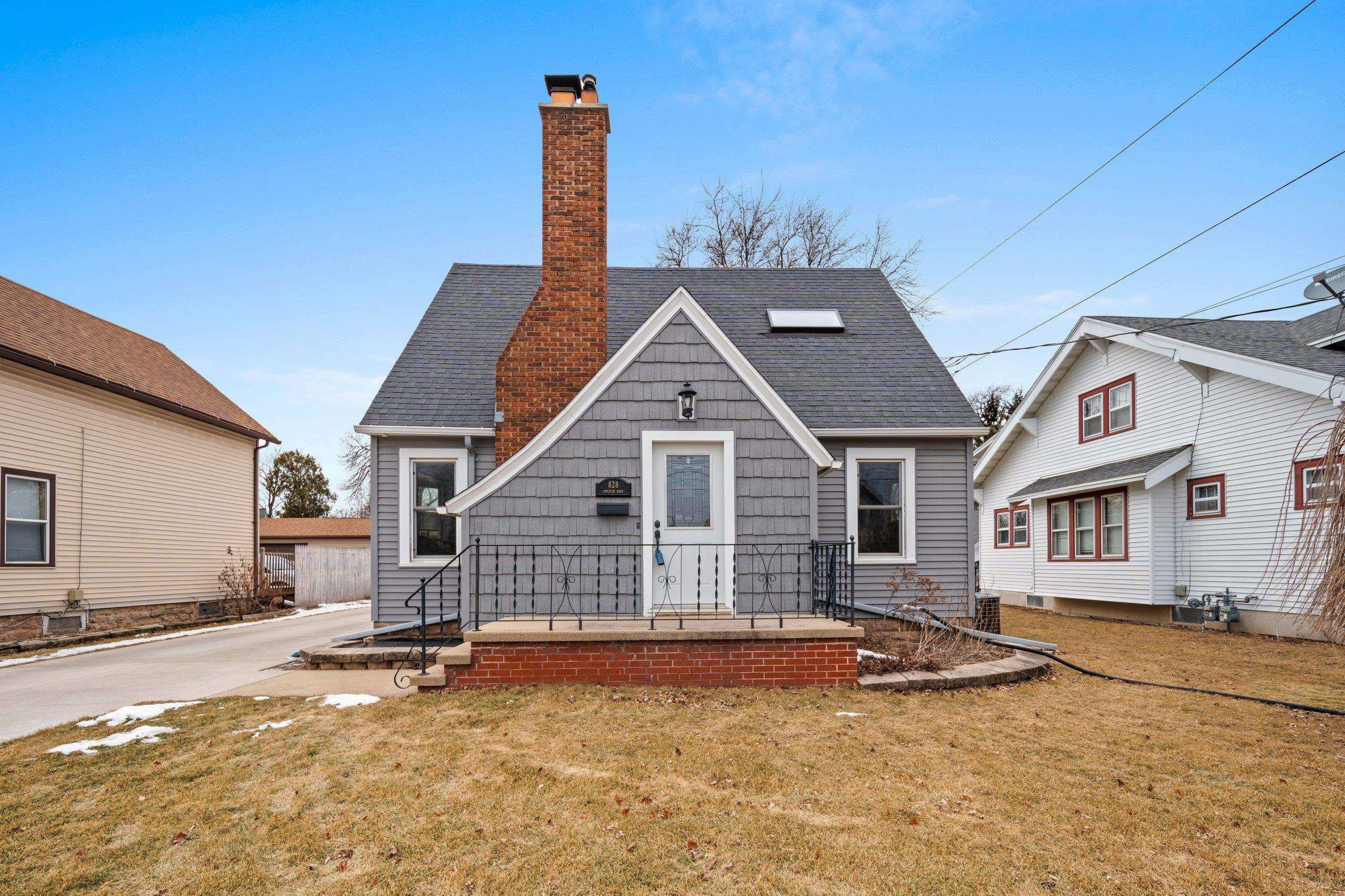 Property Photo:  828 Appleton Road  WI 54952-2447 