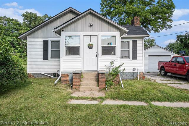 Property Photo:  1482 Mitson Boulevard  MI 48504 