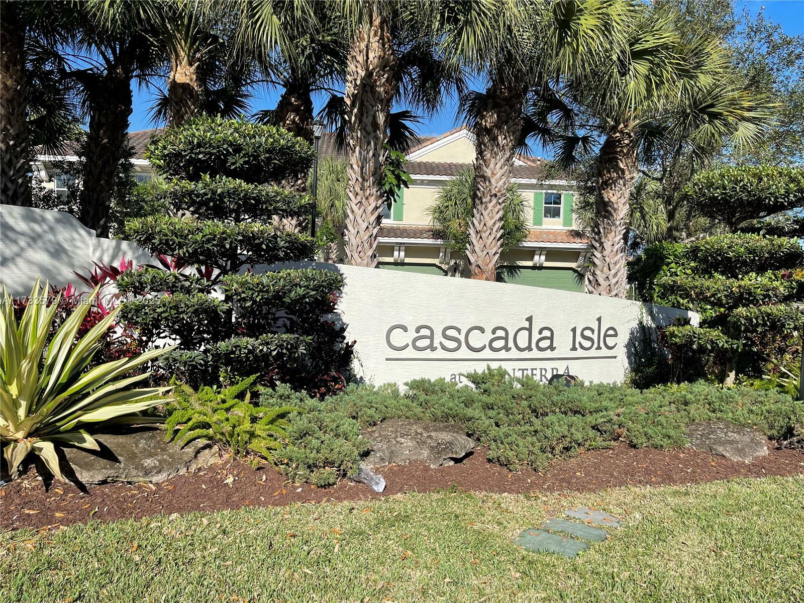 Property Photo:  8280 Cascada Isles Dr  FL 33024 