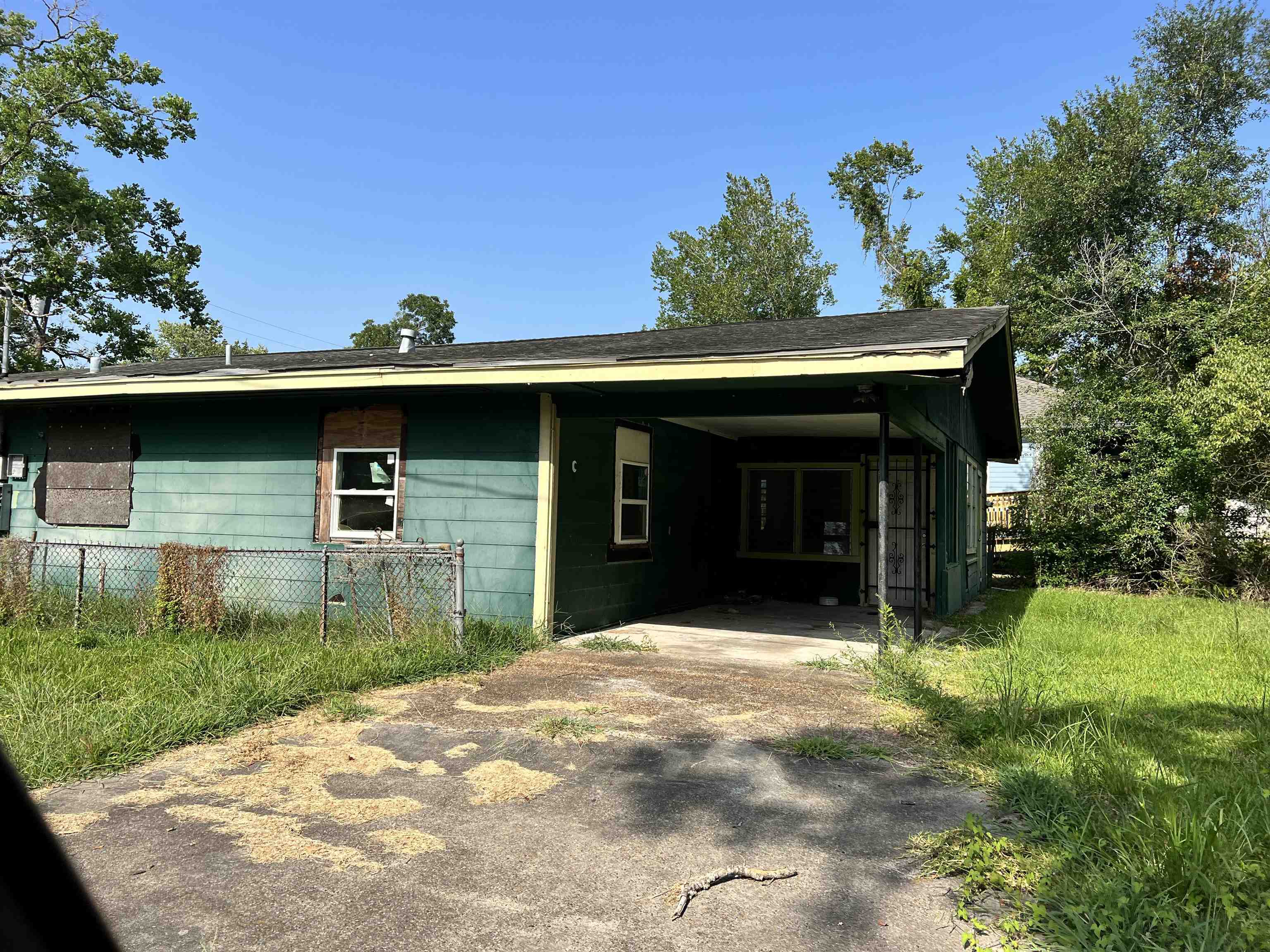 Property Photo:  811 W Hart Ave.  TX 77630 