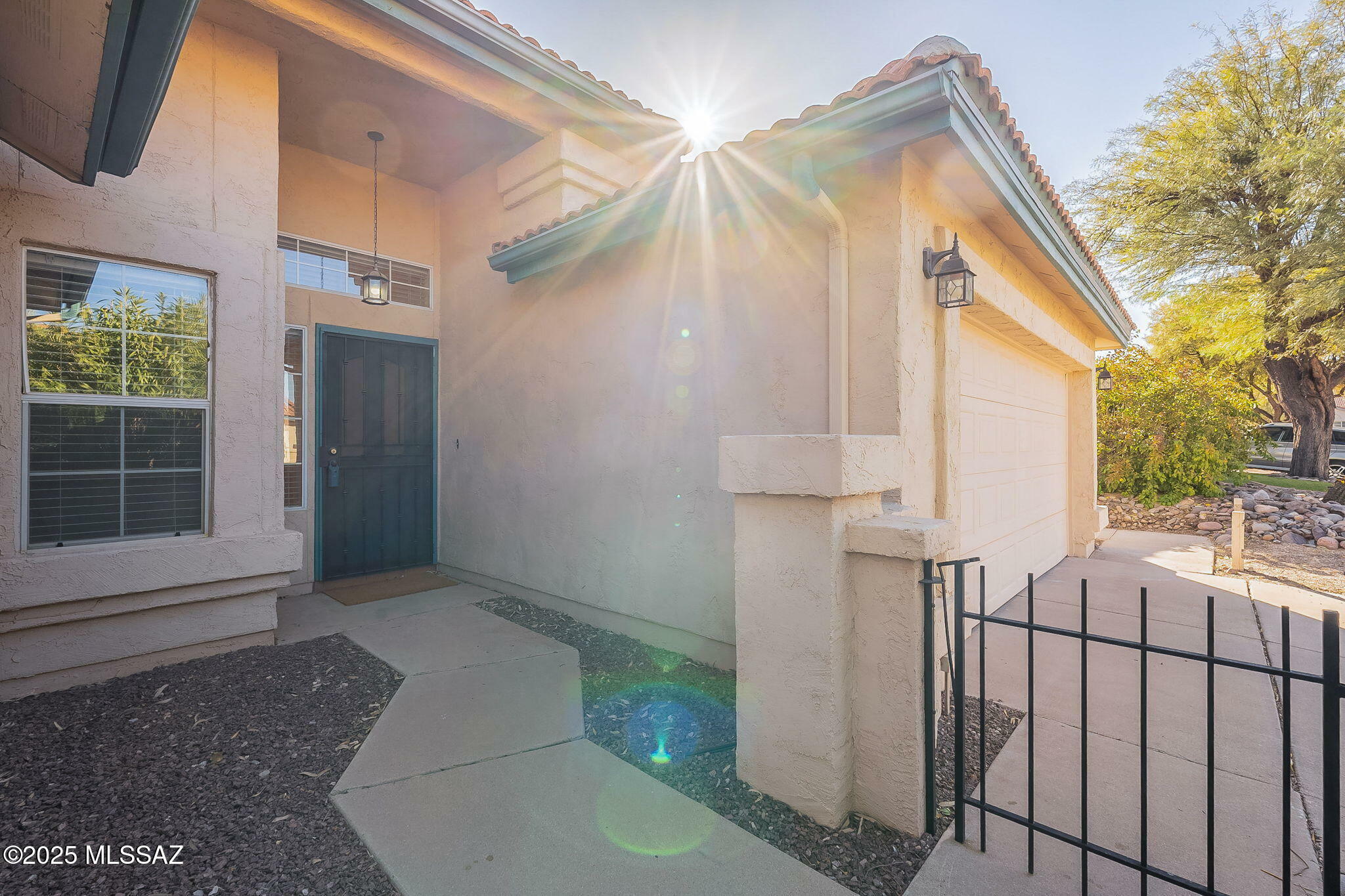 Property Photo:  521 S Chalet Avenue  AZ 85748 