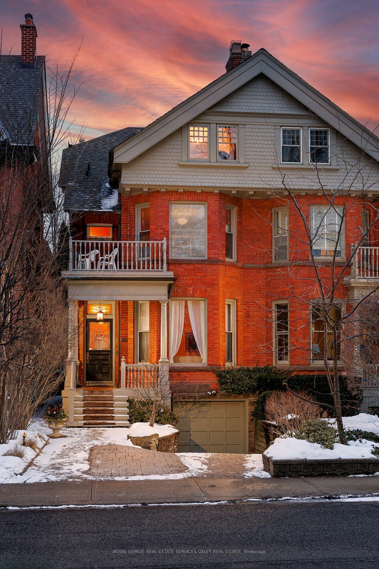 Property Photo:  137 Roxborough St E  ON M4W 1V9 