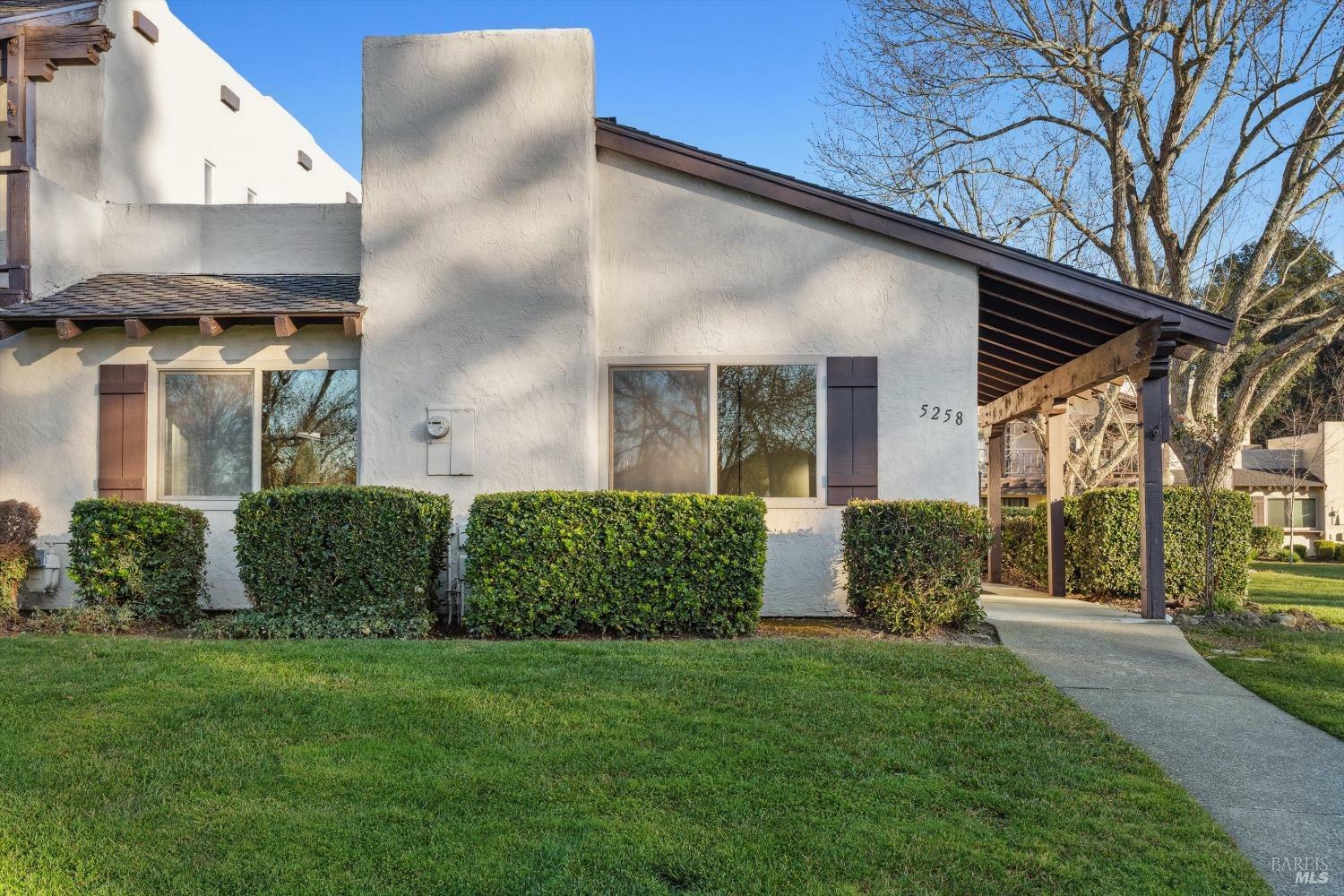 Property Photo:  5258 El Mercado Parkway  CA 95403 