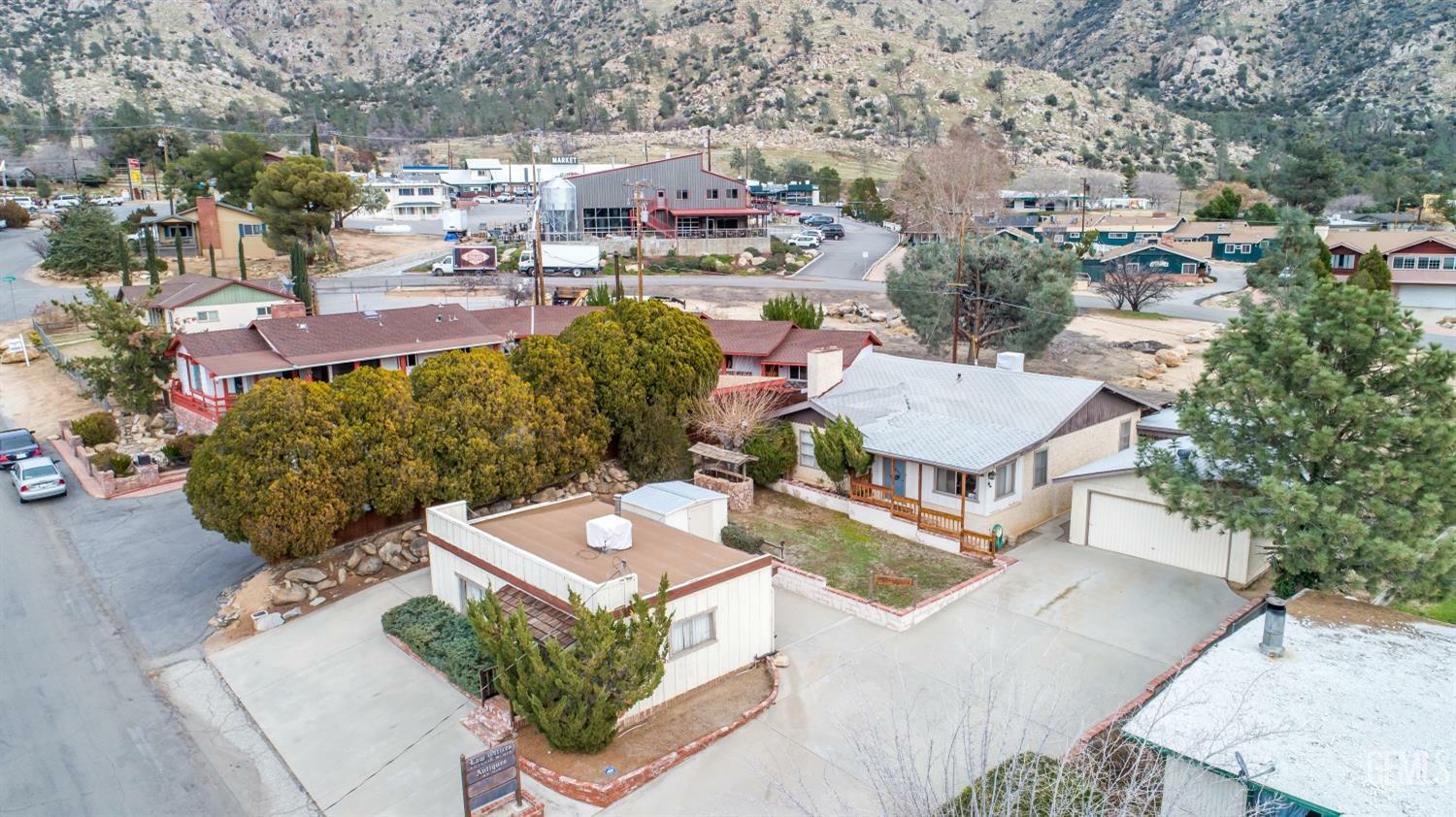 Property Photo:  112 Buena Vista Drive  CA 93238 