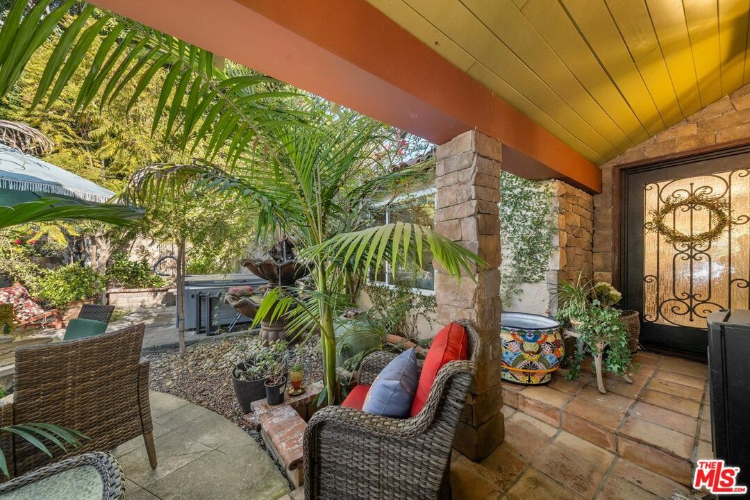 Property Photo:  1538  N Crescent Heights Blvd  CA 90046 