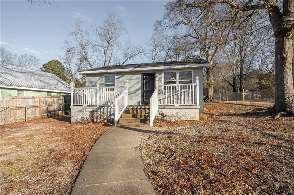 Property Photo: 2300 28th Street AL 36867