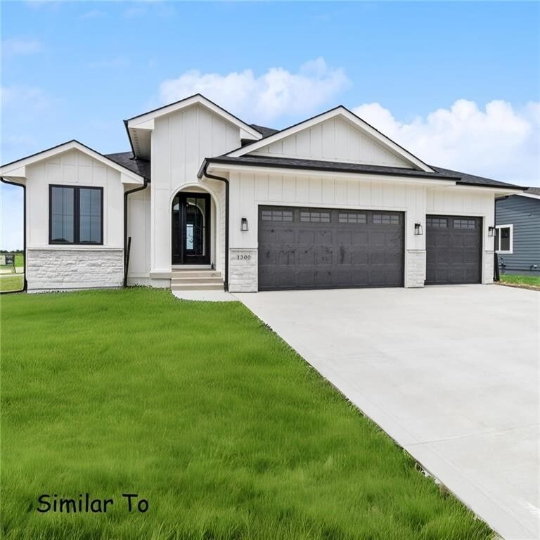 Property Photo:  2712 NW Greenwood Street  IA 50023 