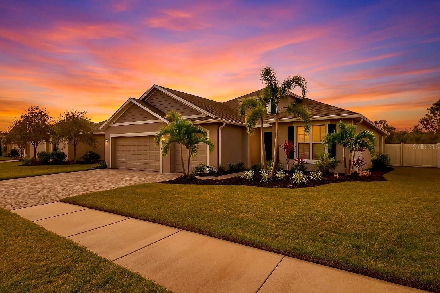 Property Photo:  6428 Devesta Loop  FL 34221 