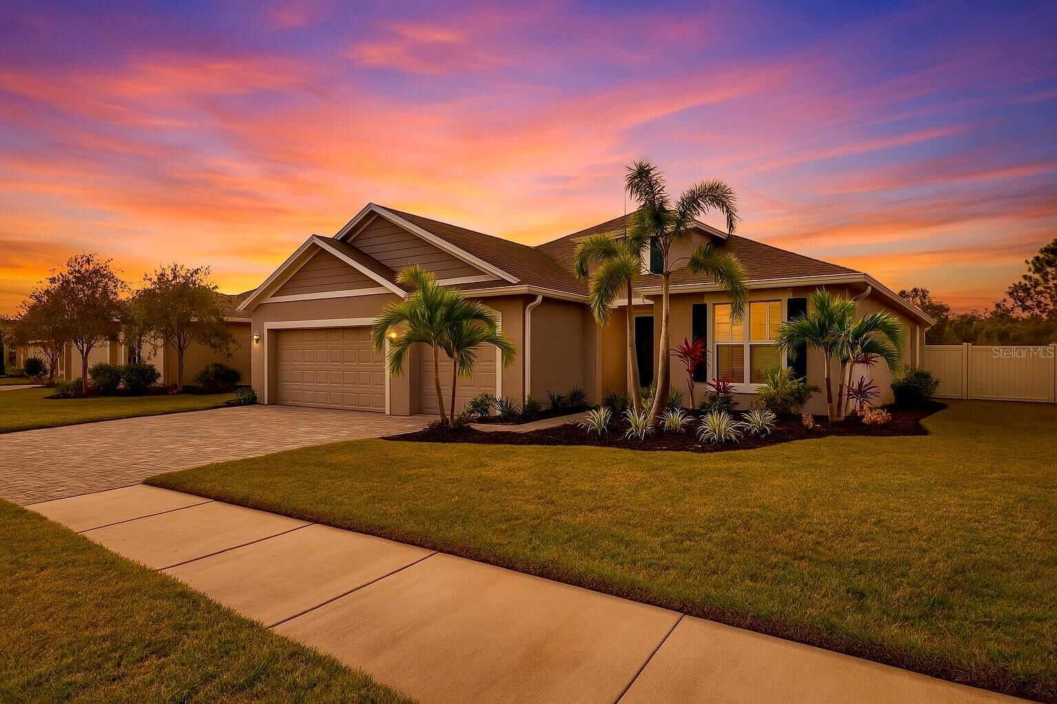 Property Photo:  6428 Devesta Loop  FL 34221 