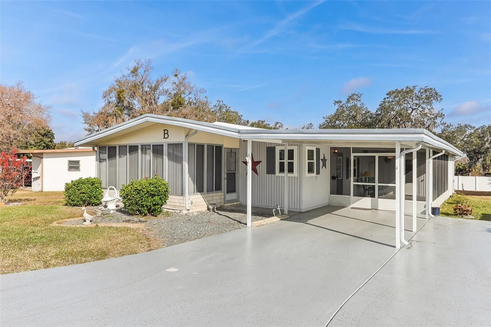 Property Photo: 11 Orangewood Drive FL 34731