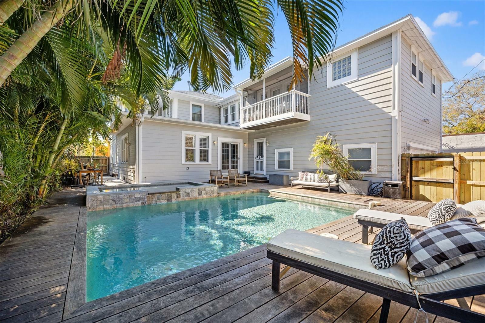 425 20th Avenue NE  St Petersburg FL 33704 photo