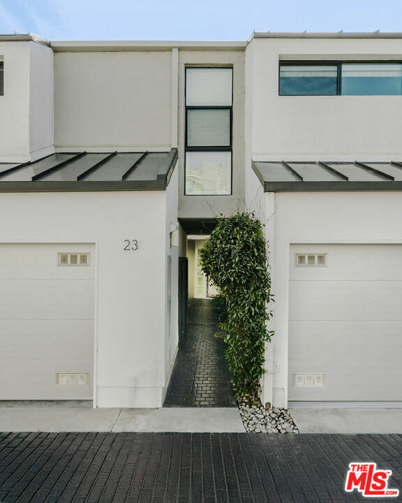 Property Photo: 23 Sea Colony Drive CA 90405
