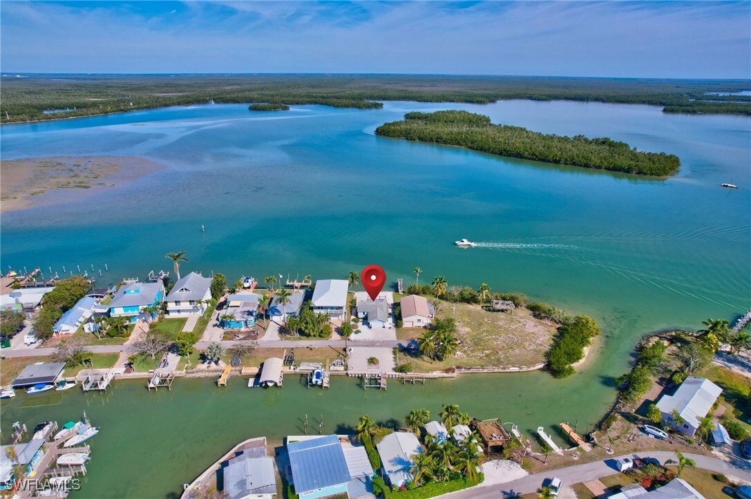 Property Photo: 107 Bayshore Way FL 34140