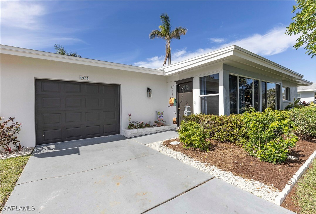 Property Photo: 4932 Nassau Court FL 33904