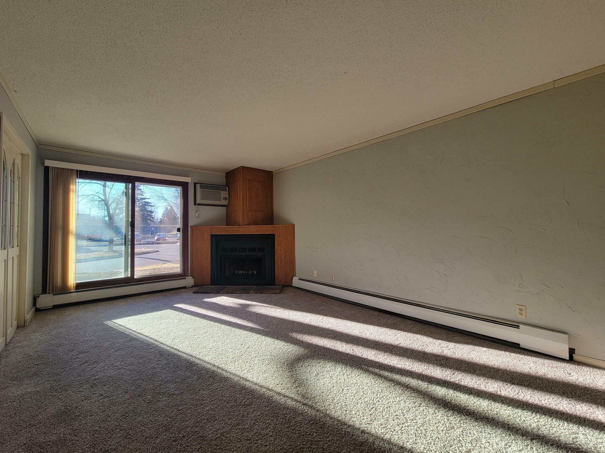 Property Photo:  3850 Plymouth Boulevard 123  MN 55446 