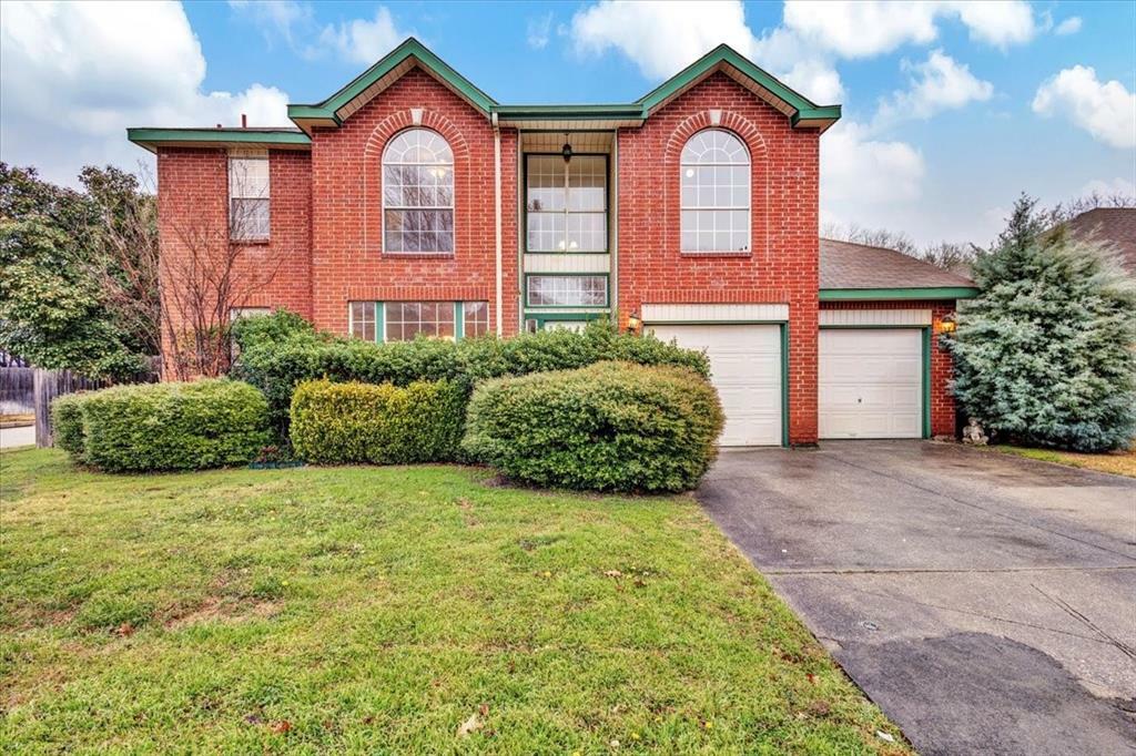 Property Photo: 2105 Willowood Drive TX 76051