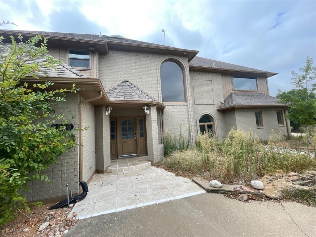 Property Photo: 5890 Montgomery Road TX 76065