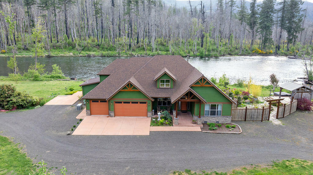 Property Photo: 49164 McKenzie Highway OR 97488