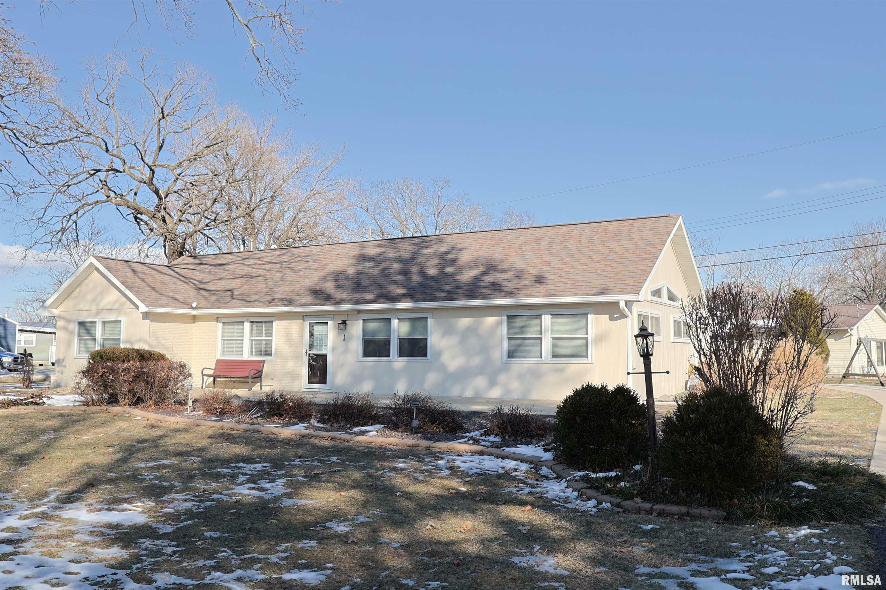 Property Photo:  205 E Jennings  IL 62881 