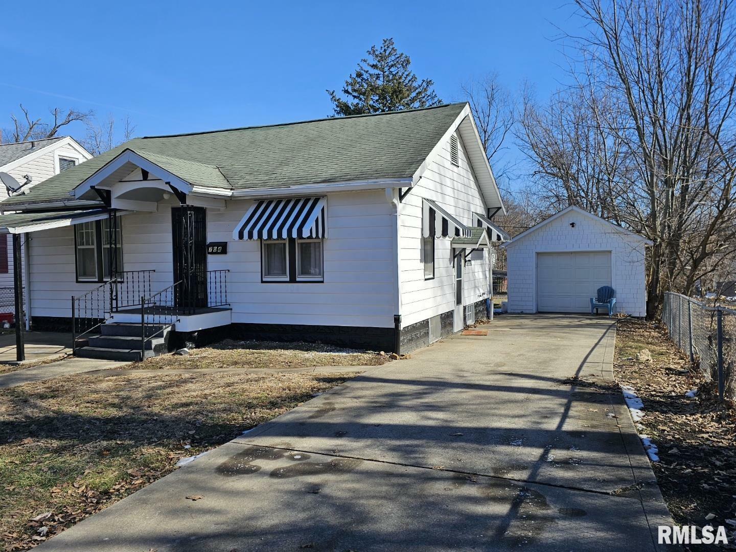 Property Photo:  704 S 25th Street  IL 62864 