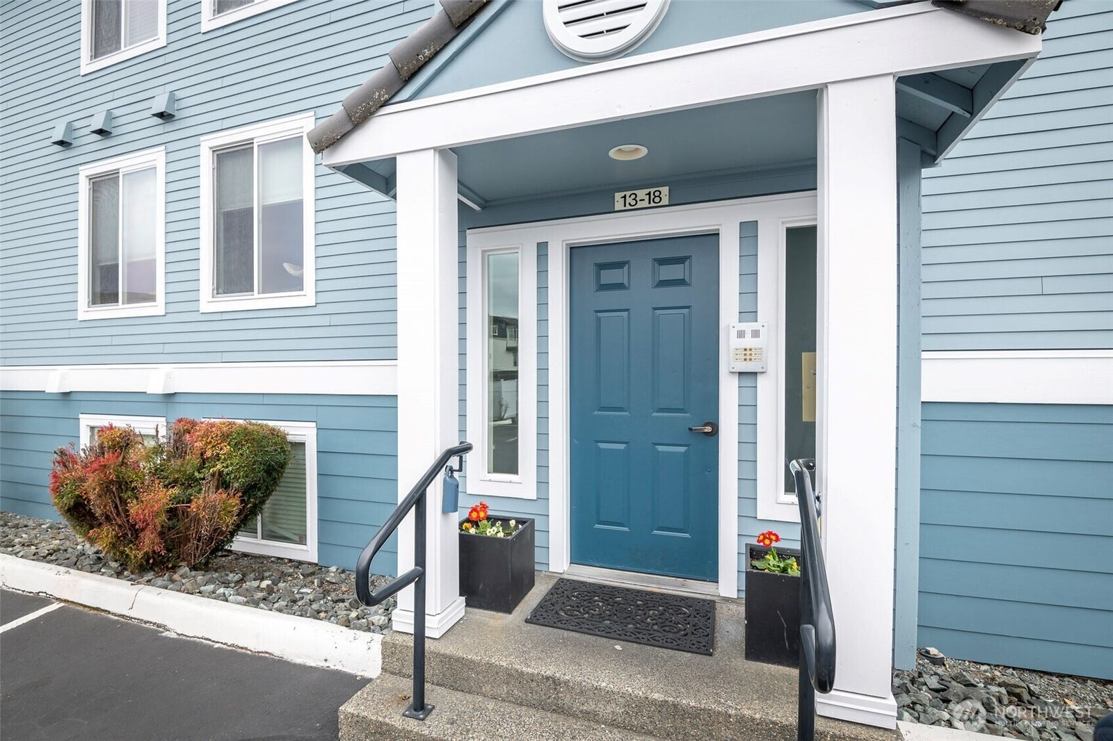 Property Photo:  625 N Jackson Avenue A18  WA 98406 