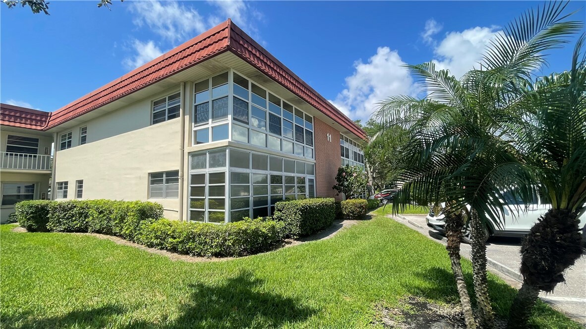 Property Photo:  11 Vista Palm Lane 106  FL 32962 