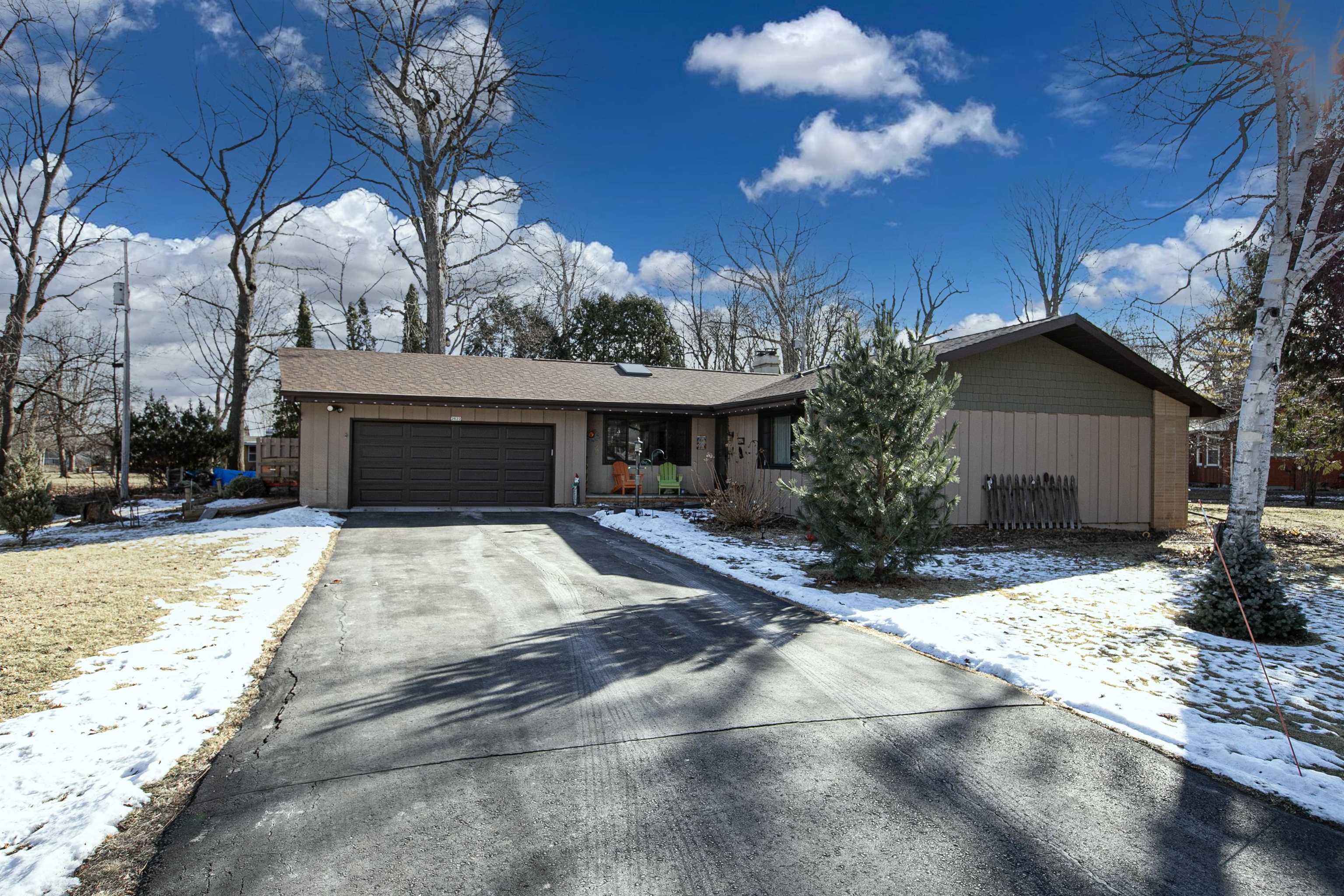 Property Photo:  2622 Oakcrest Drive  WI 54956 