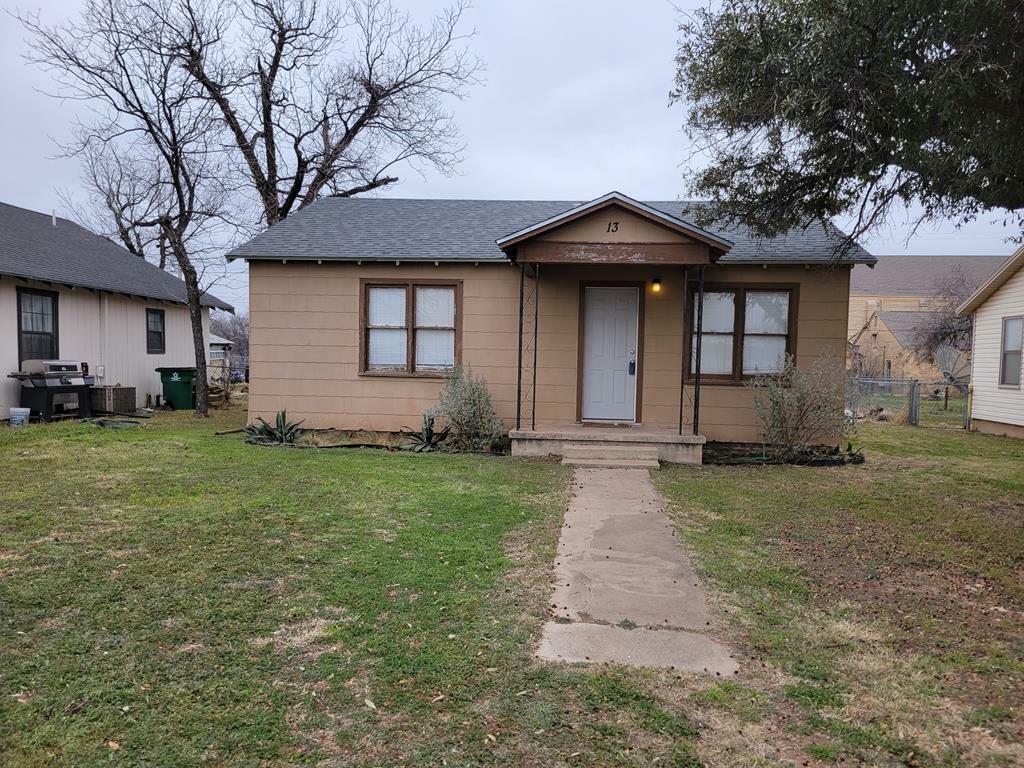 Property Photo:  13 E 18th St  TX 76903 