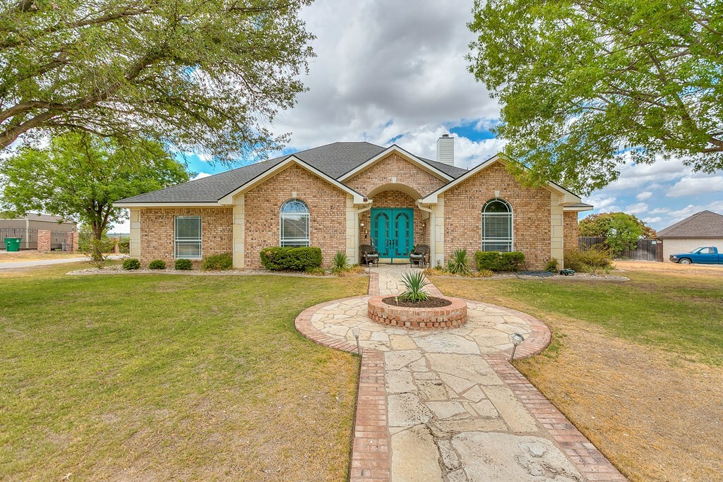 Property Photo:  1001 Avondale Ave  TX 76901 