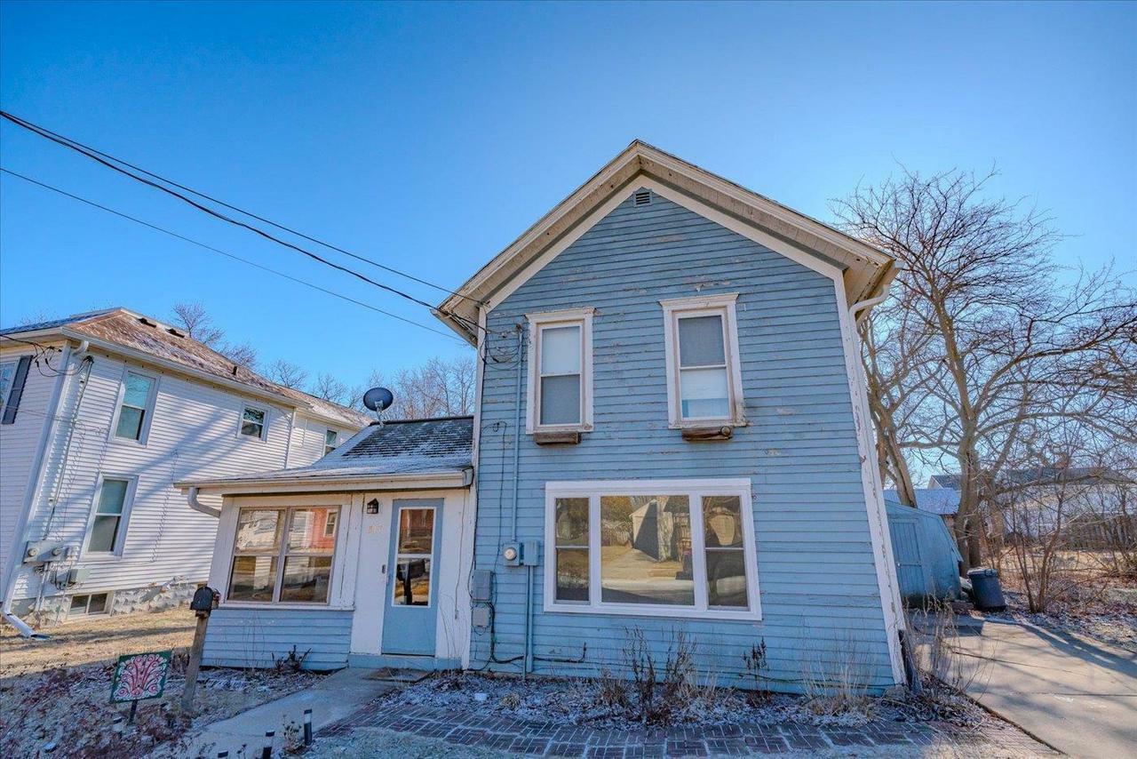 Property Photo:  517 Oak Street  WI 53589 