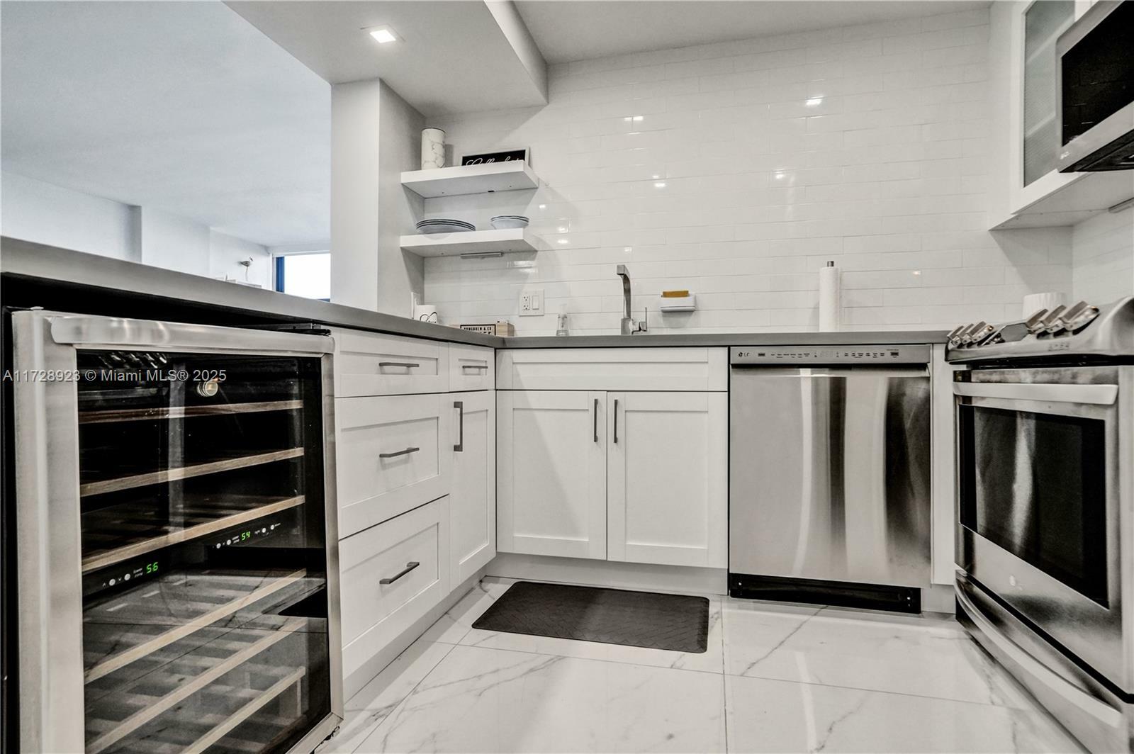 Property Photo:  2049 S Ocean Dr 506  FL 33009 