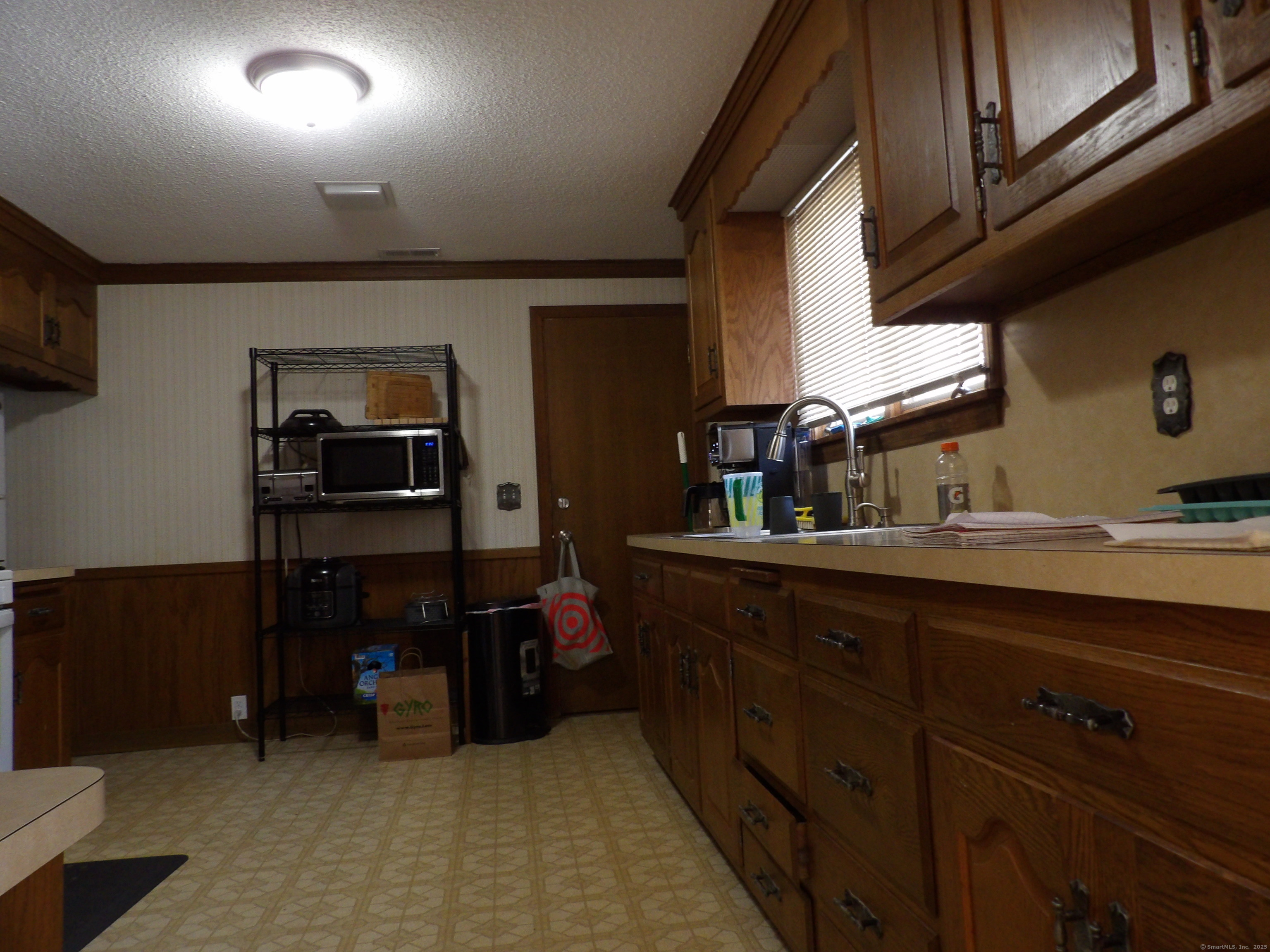 Property Photo:  