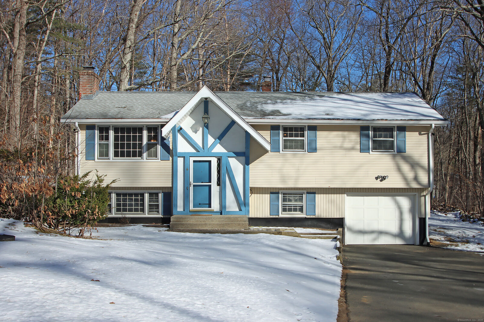 Property Photo: 6 Lucerne Drive CT 06279