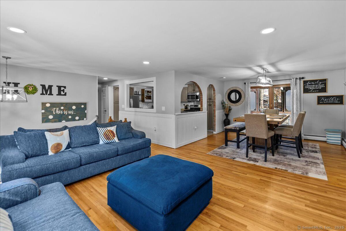 Property Photo:  839 Brewer Street  CT 06118 