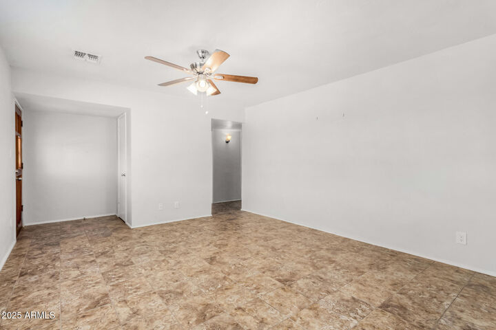 Property Photo: 2906 W Alice Avenue AZ 85051