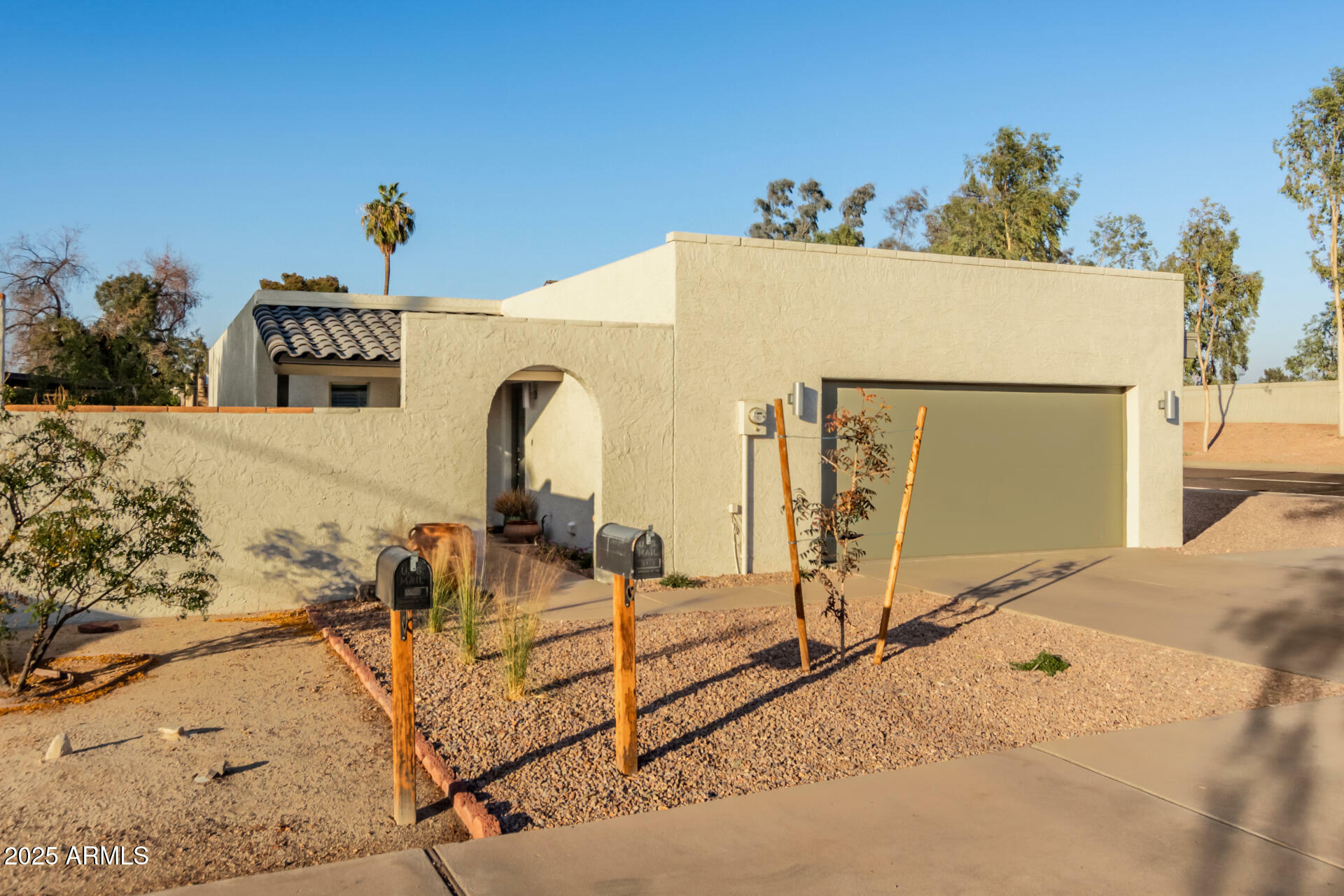 Property Photo:  2916 S Price Road  AZ 85282 