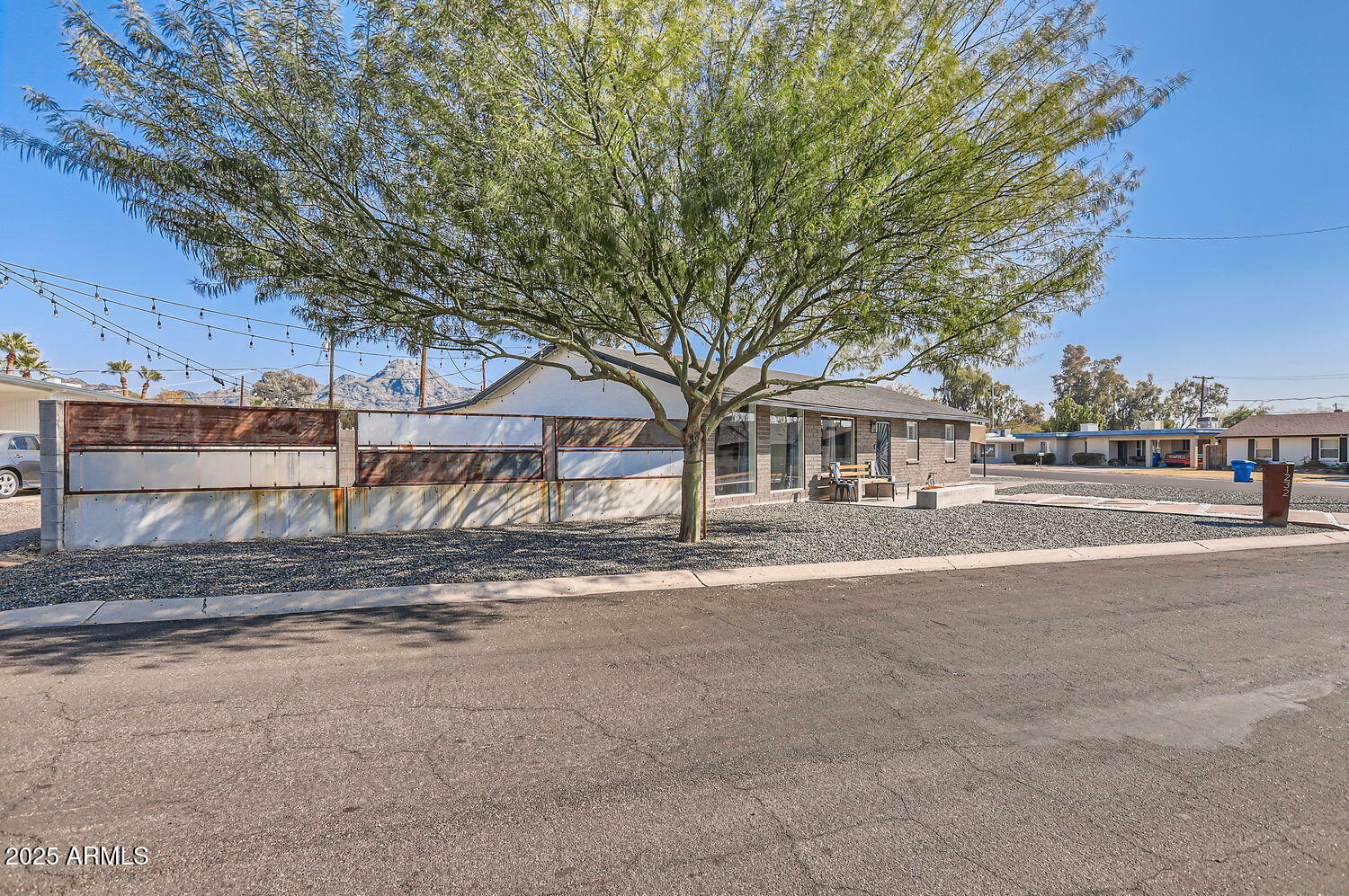 Property Photo:  1232 E Kaler Drive  AZ 85020 