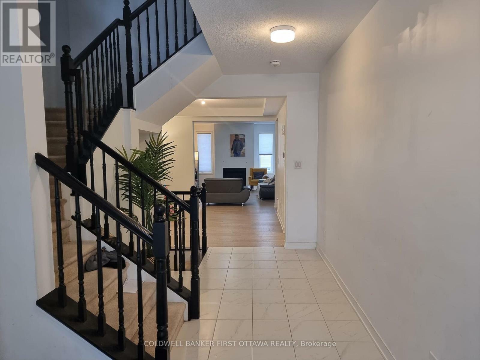 Property Photo:  318 Crossway Terrace  ON K2S 3A8 